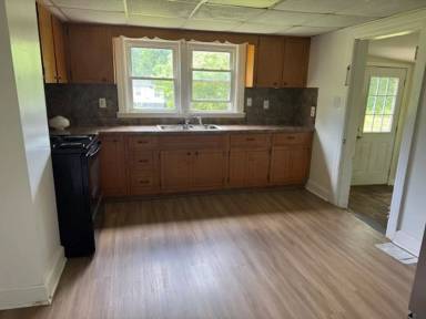 Main picture of 917 Lynch Rd