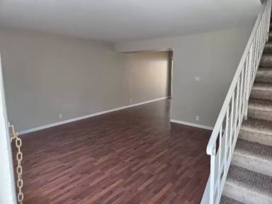 Main picture of 979 S Lake St