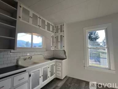 Main picture of 501 E Lincoln Blvd