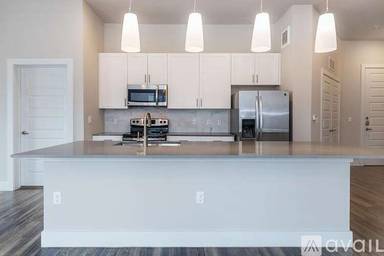 Main picture of 1725 E Riverside Dr