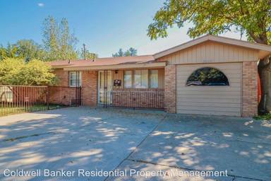 Main picture of 2005 43rd St