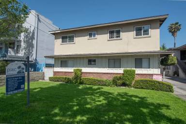 Main picture of 15033 Burbank Blvd