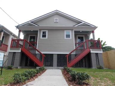 Main picture of 2751 Banks St