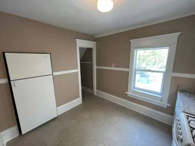 Main picture of 560 Bellows St