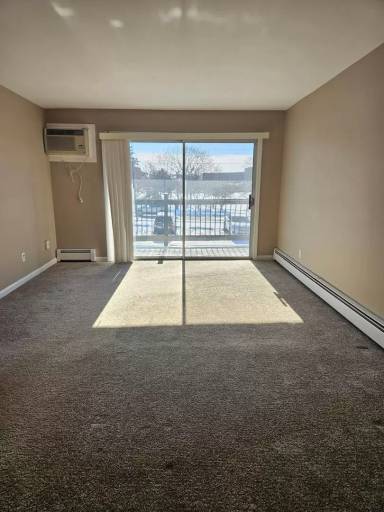 Main picture of 1049 S Main St