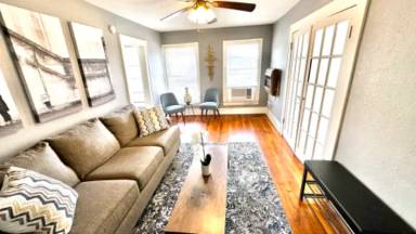 Main picture of 4405 Woodside St