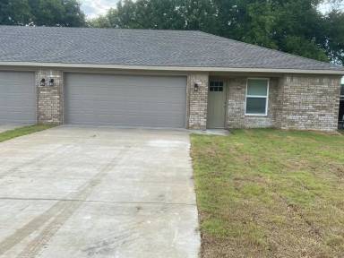Main picture of 2302 Willow Rd