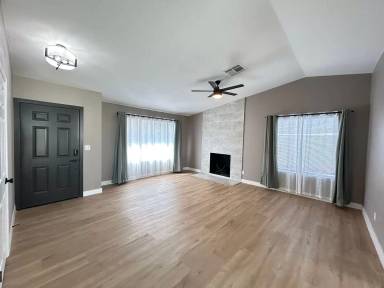 Main picture of 5682 E Monroe Ave