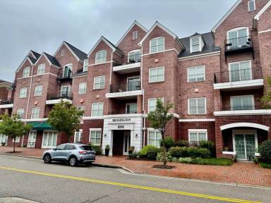 Main picture of 5215 Center St
