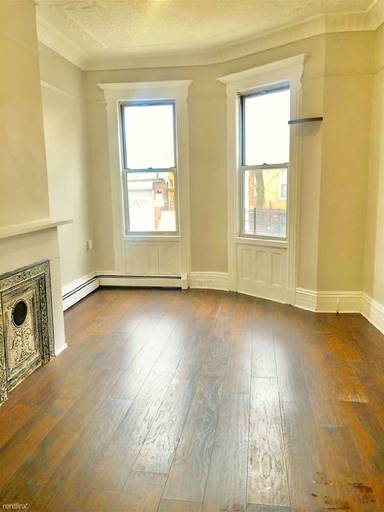 Main picture of 1745 Grove St
