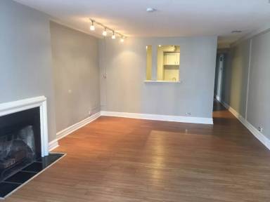Main picture of 1826 N Lincoln Park W