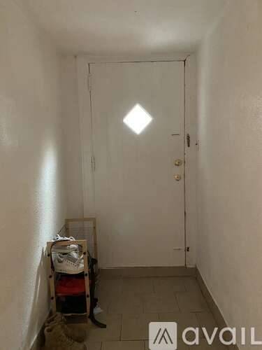 Main picture of 2444 Hering Ave