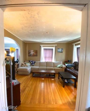 Main picture of 15 Ashland St