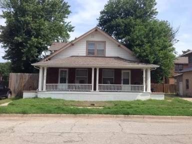 Main picture of 920 W Franklin St