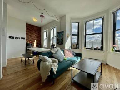 Main picture of 23 Cortes St