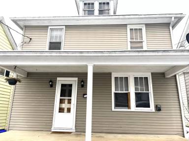 Main picture of 127 1/2 N Penn St