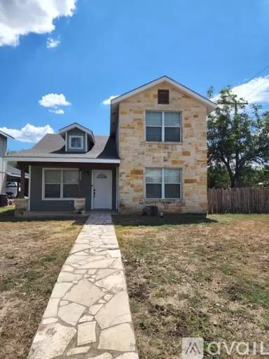 Main picture of 303 E Leona St