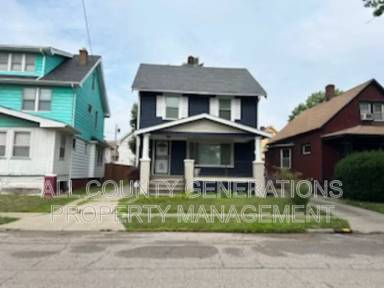 Main picture of 902 E 129th St