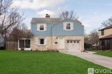 Main picture of 1592 College Hill Dr
