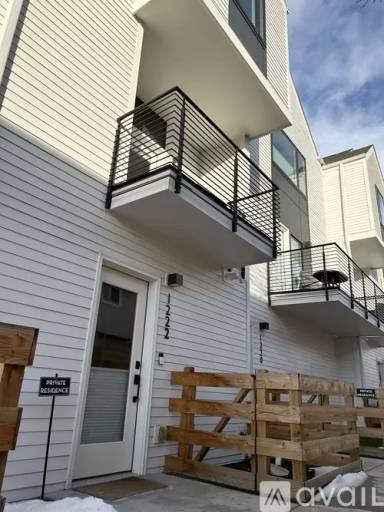 Main picture of 1222 S Reed Way