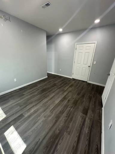 Main picture of 17568 Lake Shore Blvd