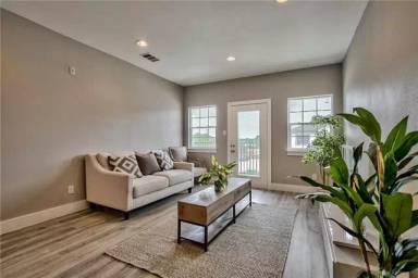 Main picture of 13601 Pinnacle Cir W