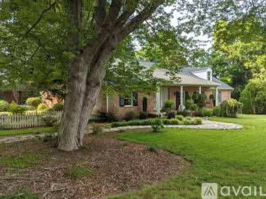 Main picture of 418 W Dolphin St