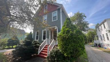 Main picture of 8 Maple St