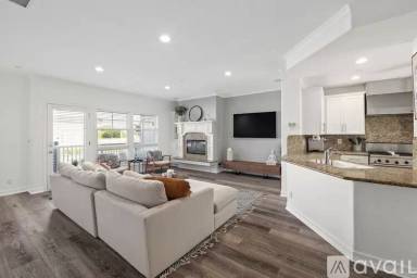 Main picture of 215 Aviation Pl