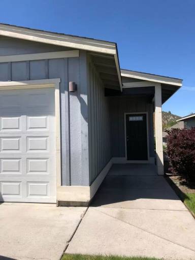 Main picture of 1017 NE Rambling Ln