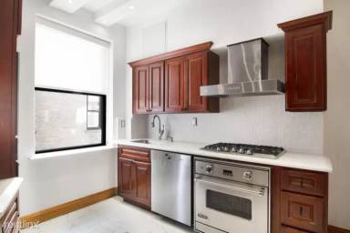 Main picture of 575 W End Ave