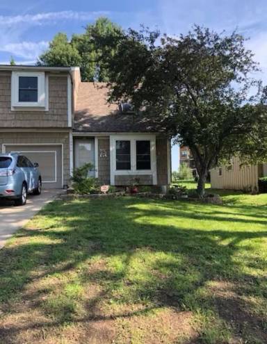 Main picture of 10916 W 115th St