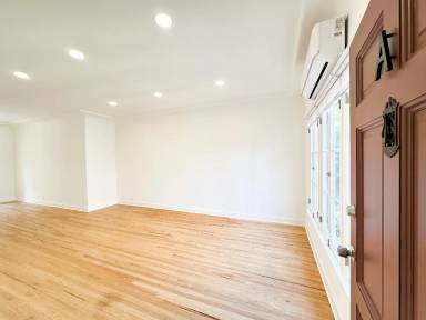 Main picture of 1540 E Wilson Ave