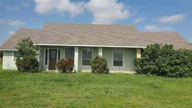 Main picture of 1656 County Road 697