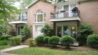 Main picture of 1515 E Franklin St