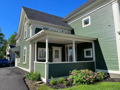 Main picture of 94 Upper Main St
