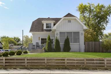 Main picture of 825 Iowa St