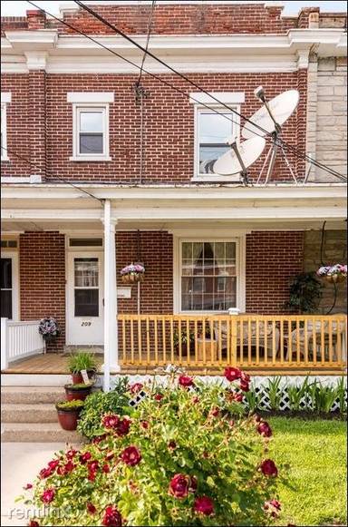 Main picture of 205 Jackson St