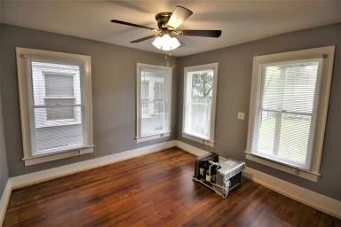 Main picture of 4405 Woodside St