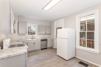Main picture of 304 N College St