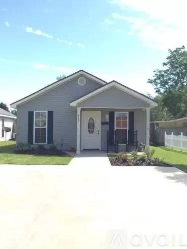 Main picture of 620 E Perrodin St