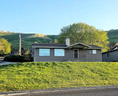 Main picture of 820 3rd St