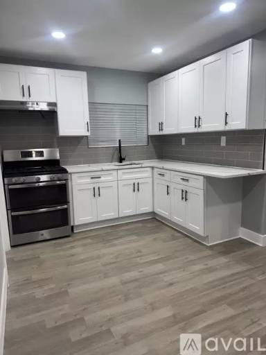 Main picture of 198 W Fulton St