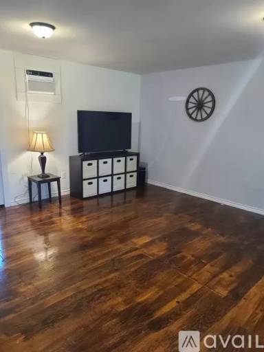 Main picture of 512 Lakeshore Rd