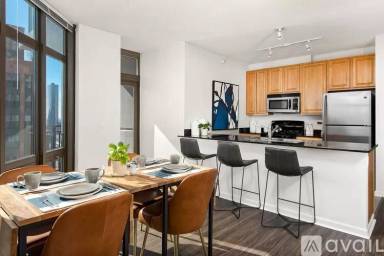 Main picture of 449 N Canal St