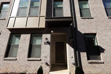 Main picture of 1536 Moore St