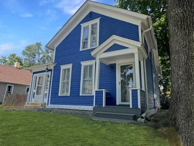 Main picture of 566 Park St