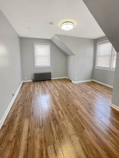 Main picture of 18 E 13th St
