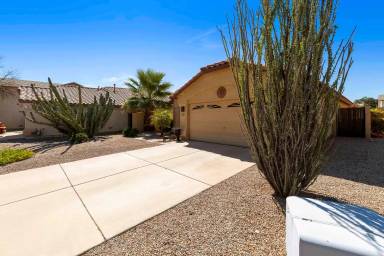 Main picture of 519 E Devon Dr