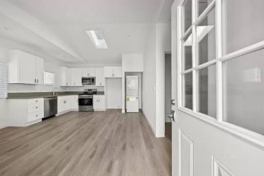 Main picture of 2186 Pacific Ave